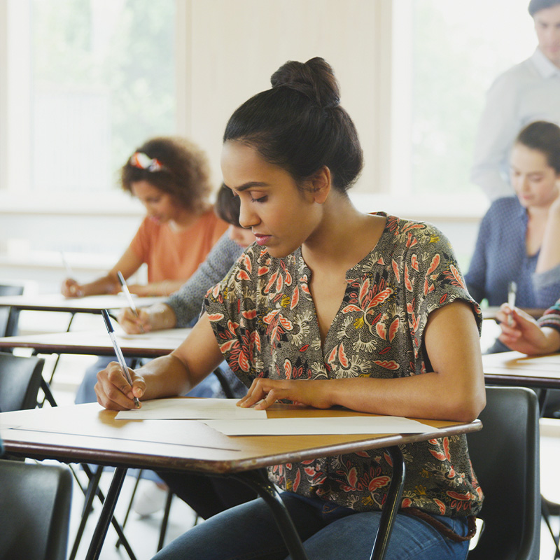 calendar with clock displaying time and date for 13 important events
